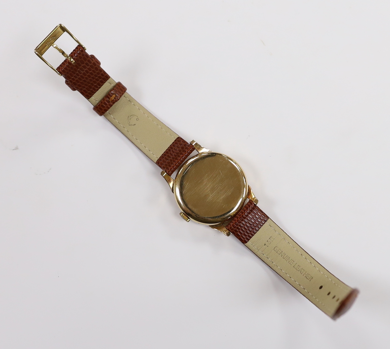 A gentleman's 9ct gold Smiths Deluxe manual wind wrist watch, on later leather strap, case diameter 32mm.